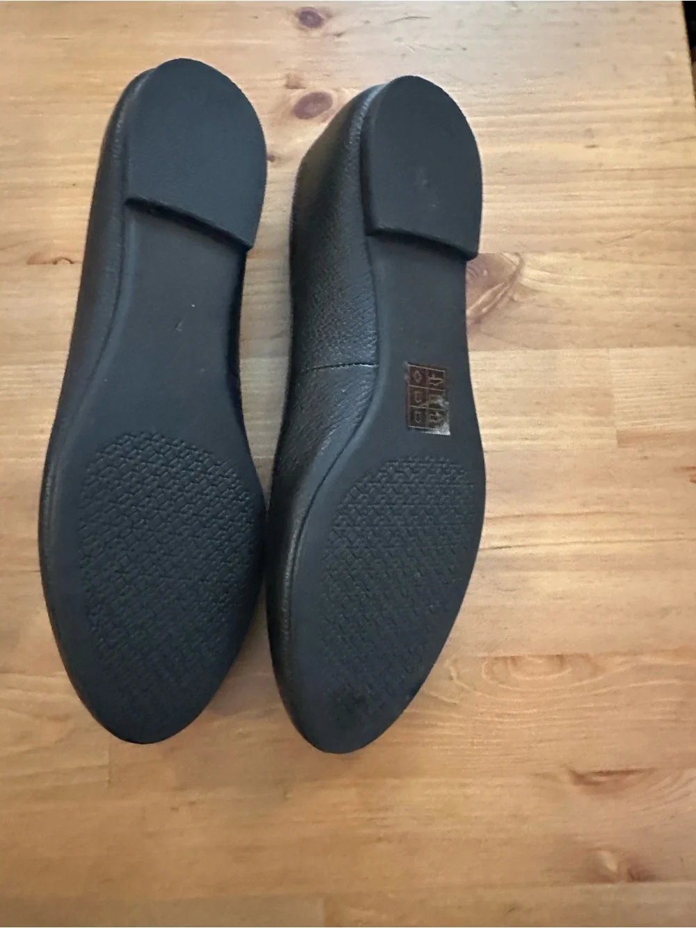 Tory Burch Claire Ballet Flats Black Leather Silver Logo Size 7 NIB
